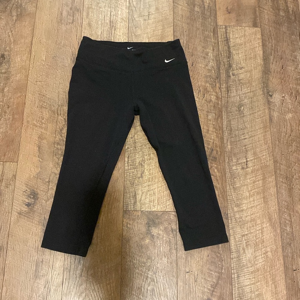 Black Nike capris